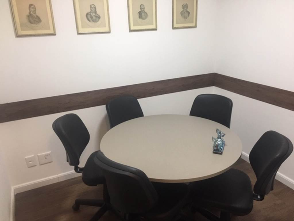 Sala de Reunião de até 4 pessoas