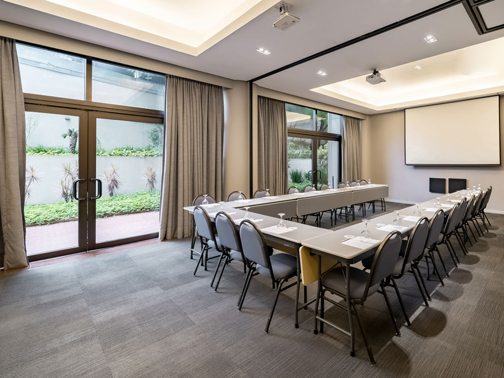 Sala de Reunião Wojo para até 24 pessoas (Alecrim + Lirio)