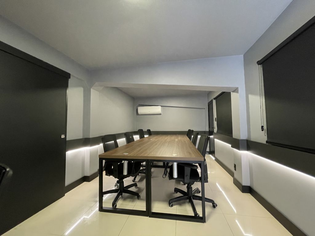 Cadeira/Mesa na Ágora Moderna