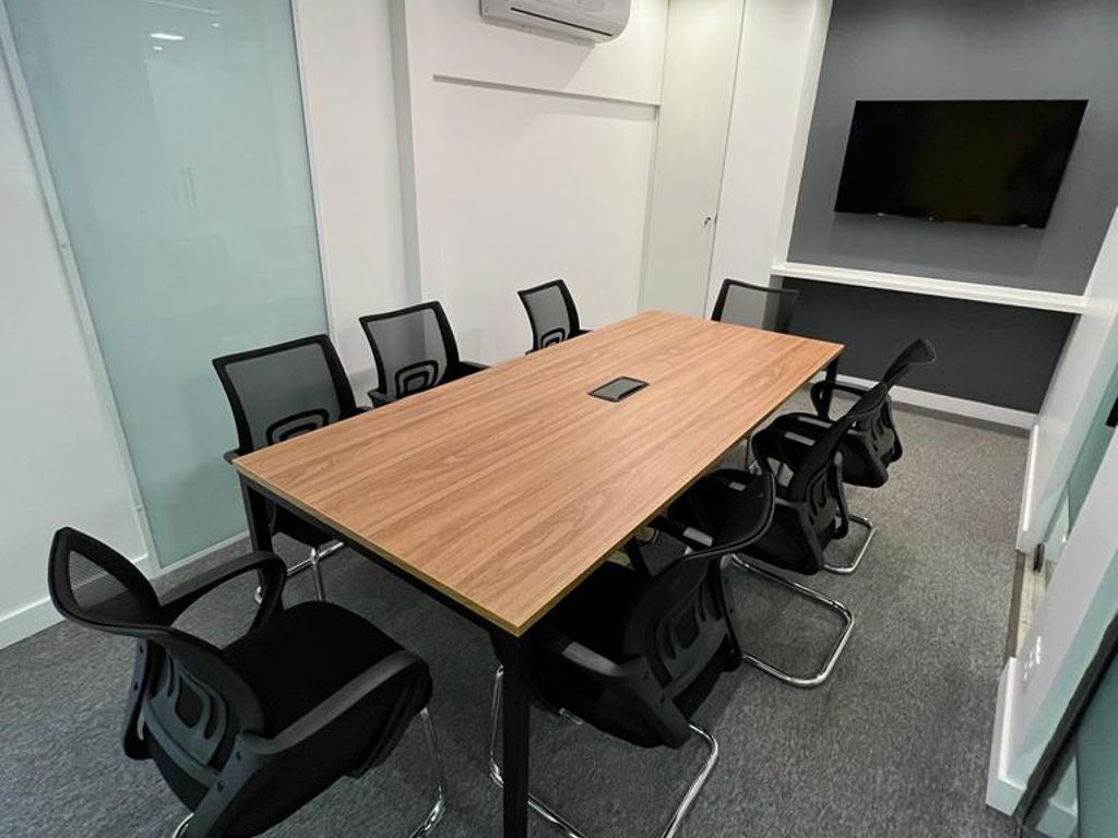 Sala de reunião com capacidade para até 10 pessoas 