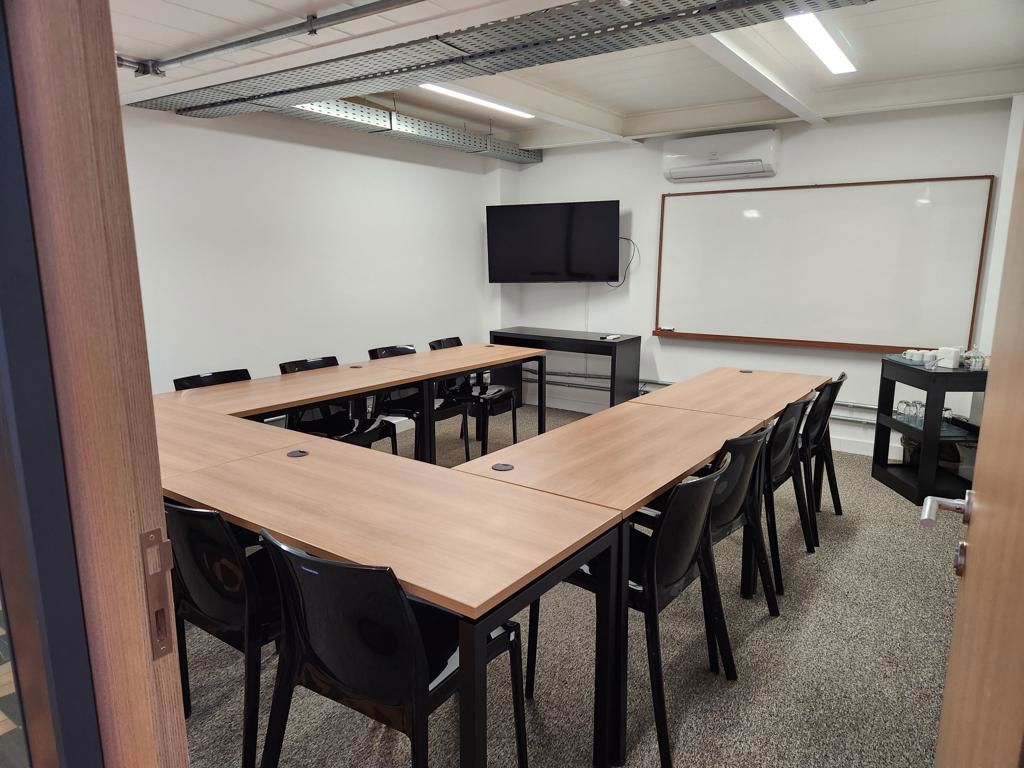 Sala de treinamento formato escolar