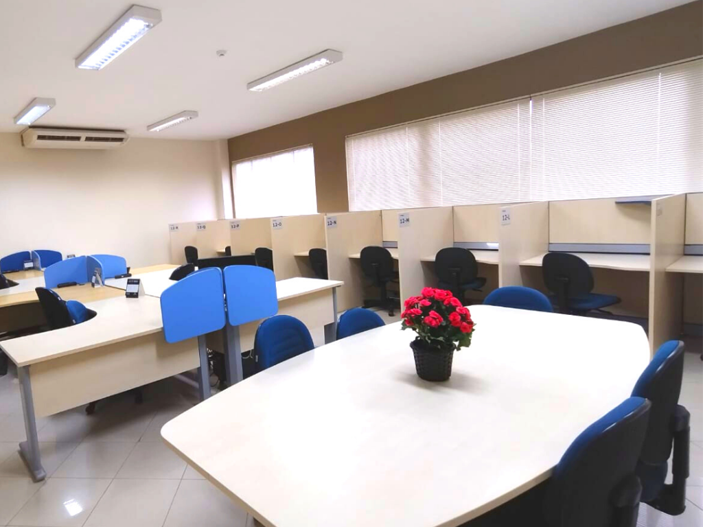 Mesa sala compartilhada