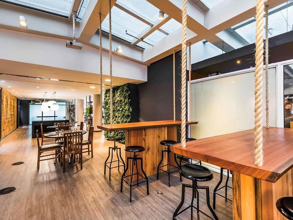 Diaria em espaço compartilhado Wojo com aceso ao buffet de café da manha