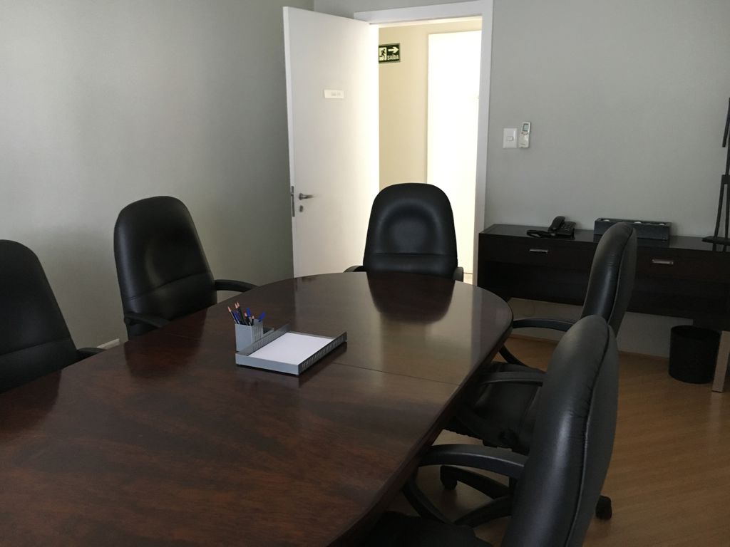Sala de reunião p/ 6 pessoas