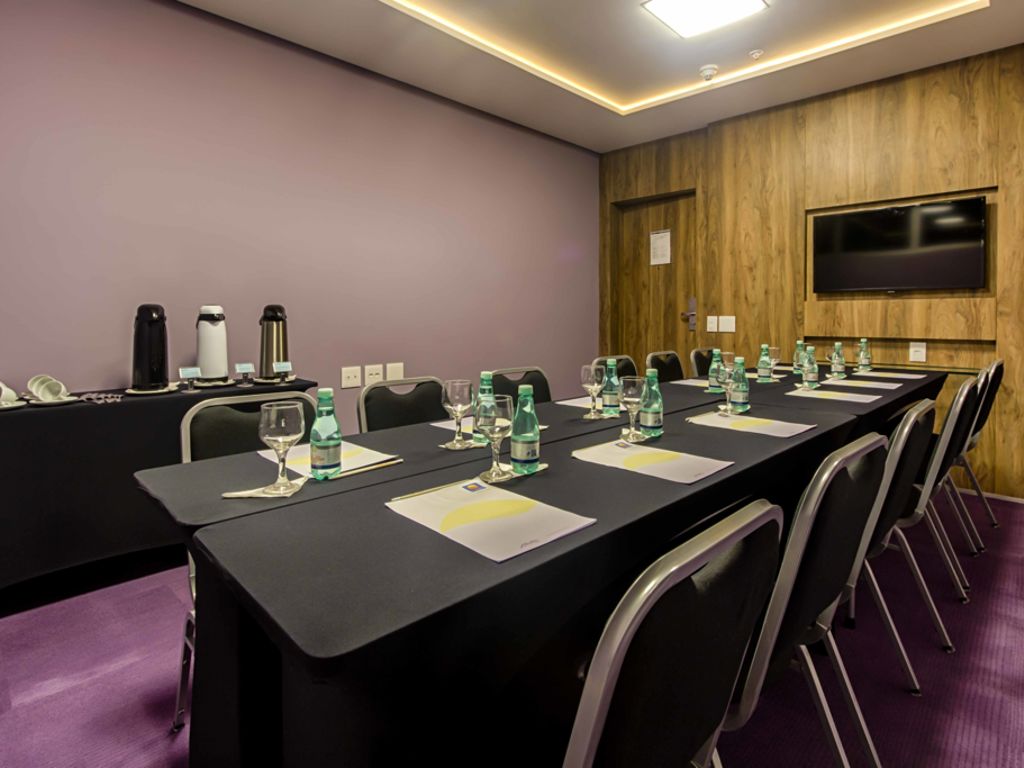 Sala de reuniões para até 6 pessoas