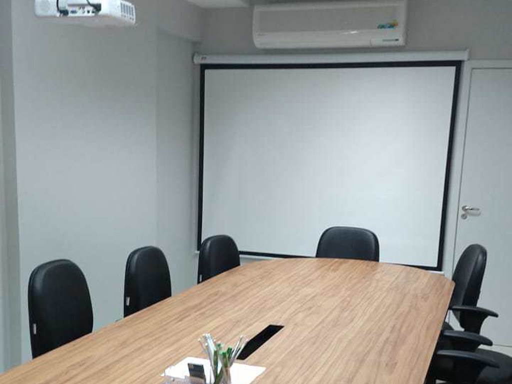 Sala de reunião com projetor
