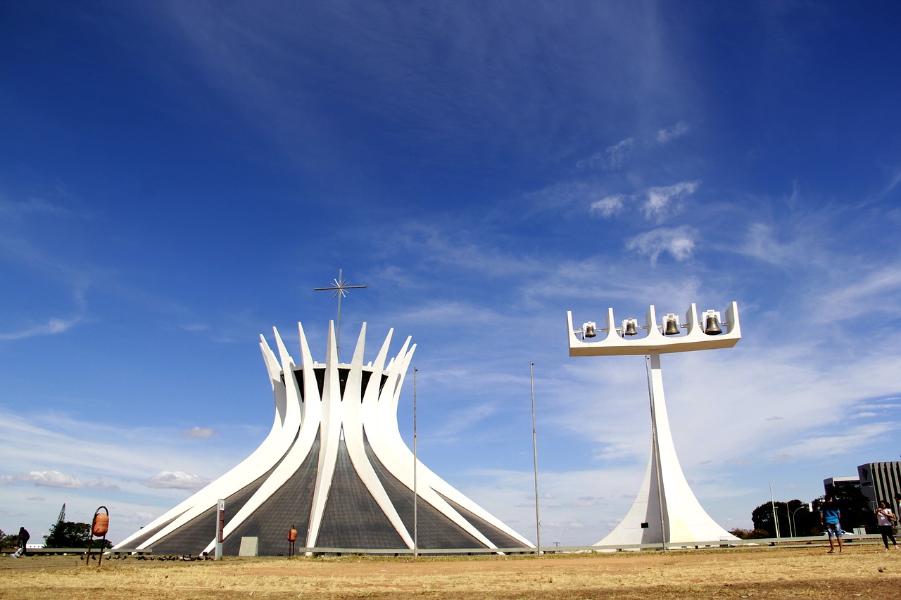 Trabalhar de um coworking Brasília é uma maneira de conhecer os principais pontos turísticos da cidade e ainda ter um escritório sob demanda!